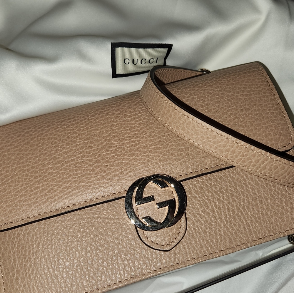 Gucci wallet on chain